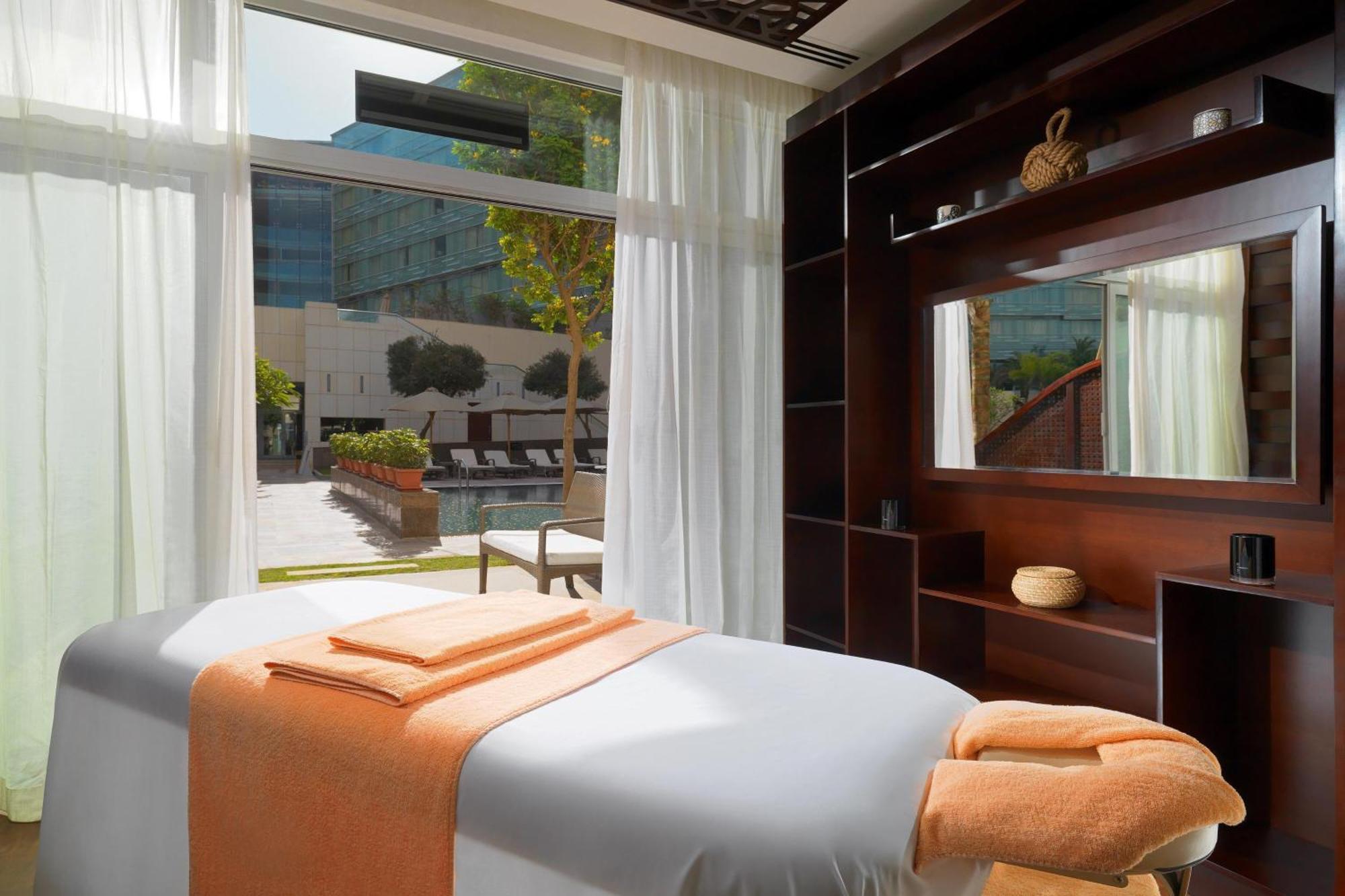 Le Meridien Airport Hotel 5*